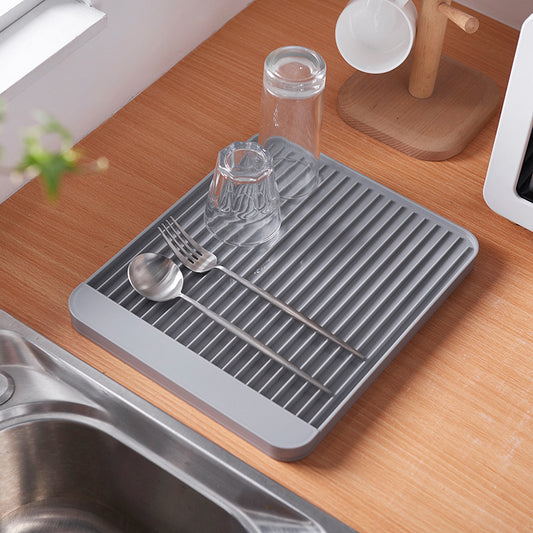 Plastic Water Drying Tray - Keeping Your Dishes Dry and Organized