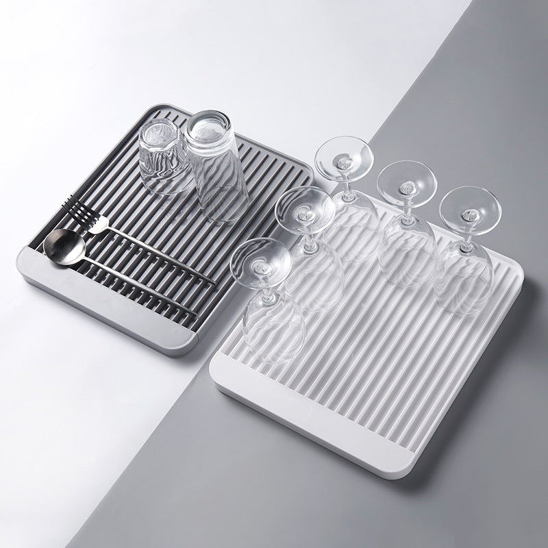Plastic Water Drying Tray - Keeping Your Dishes Dry and Organized