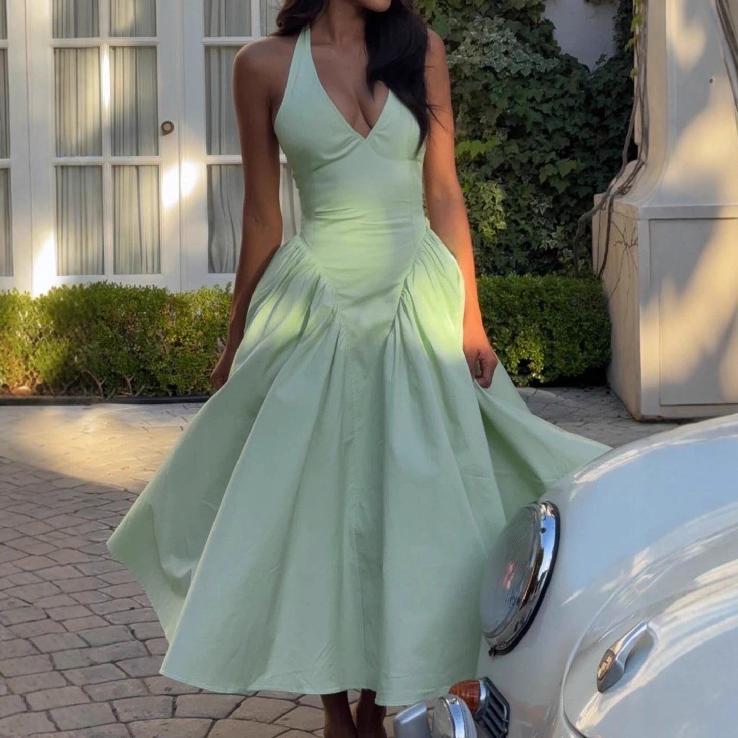 Elegant Halter Neck Dress – The Perfect Addition to Your Chic Wardrobe