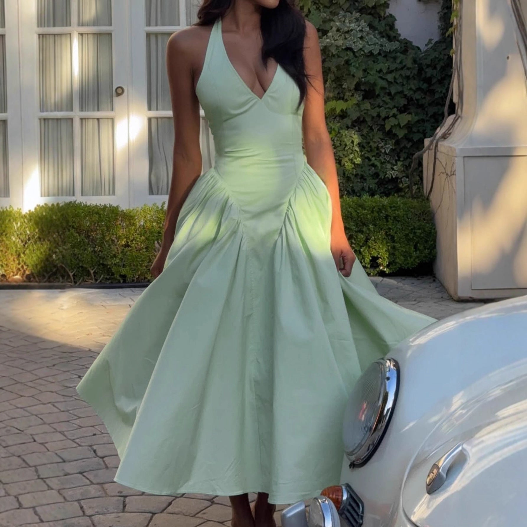 Elegant Halter Neck Dress – The Perfect Addition to Your Chic Wardrobe