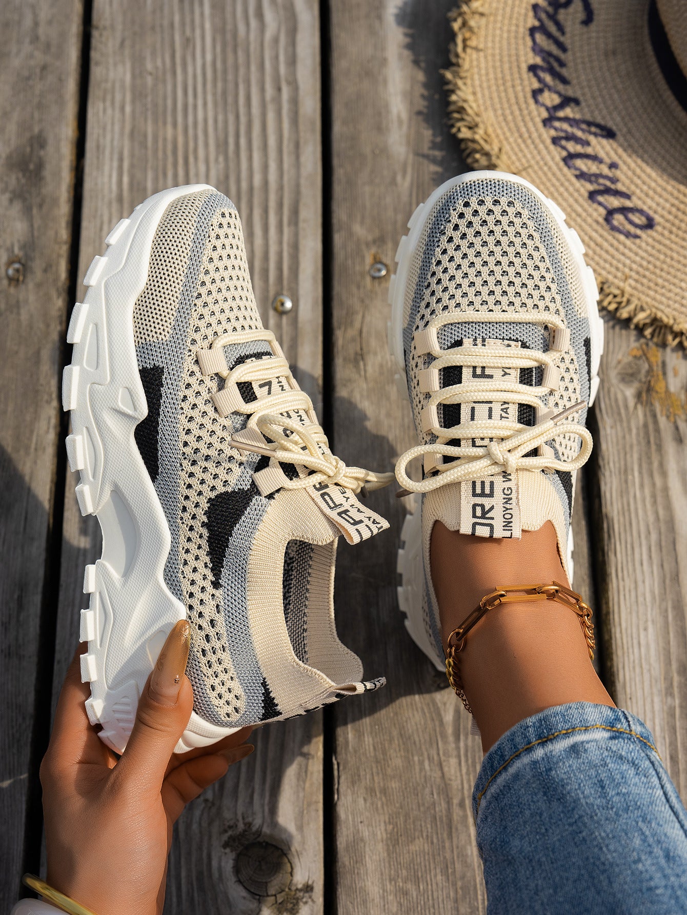 Flyknit Mesh Casual Shoes Women's Breathable Lace-up Sneakers for Walking Running 