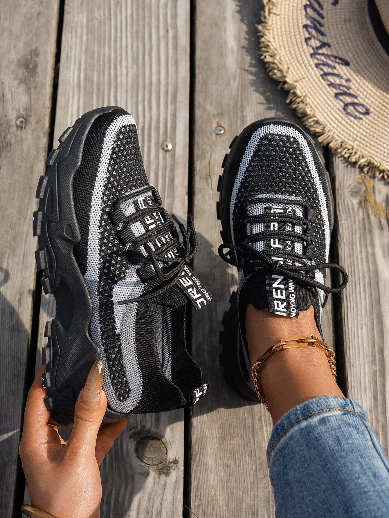 Flyknit Mesh Casual Shoes Women's Breathable Lace-up Sneakers for Walking Running 