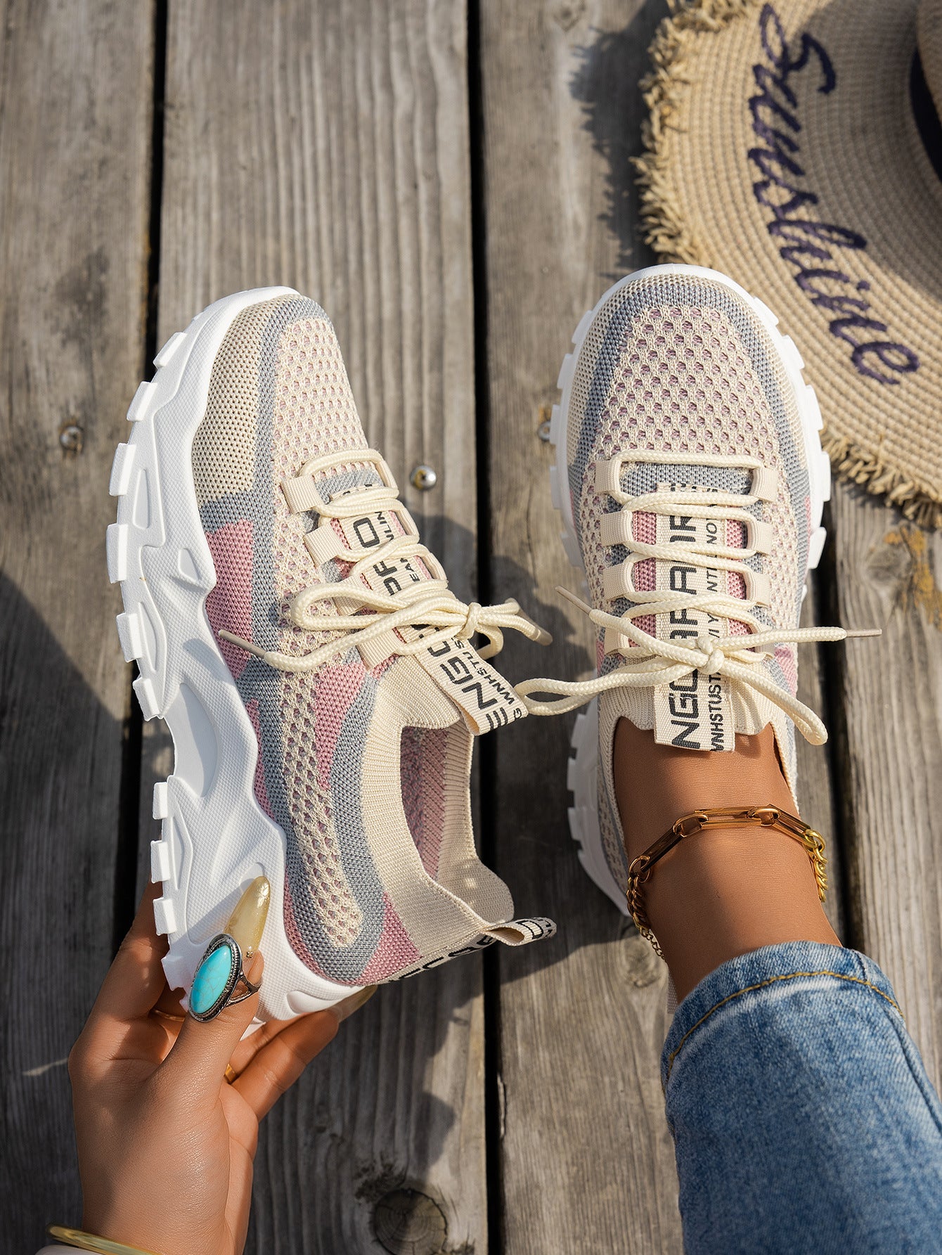 Flyknit Mesh Casual Shoes Women's Breathable Lace-up Sneakers for Walking Running 