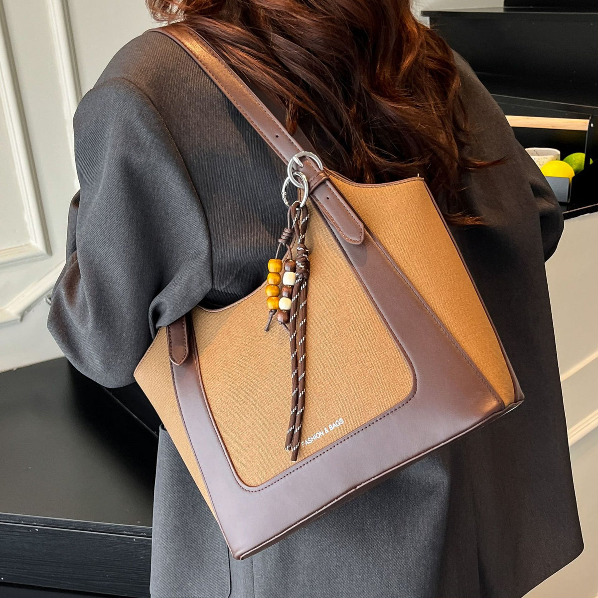 Elevate Your Style with Women's Retro Commuter Tote Bag